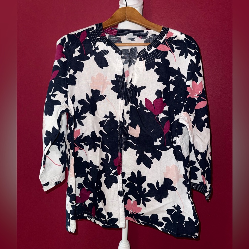 Liz Claiborne Navy, White, Magenta & Pink Floral 3/4 Sleeve Too